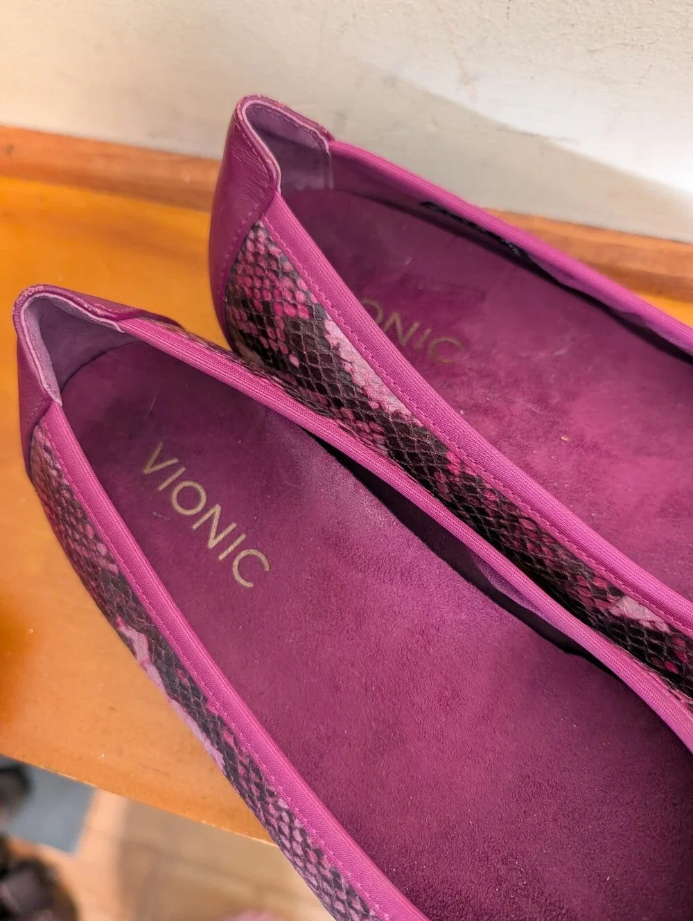 Vionic Minna Ballet Flats Womens 6 Wide Purple Snake Print Leather Bow Comfort
